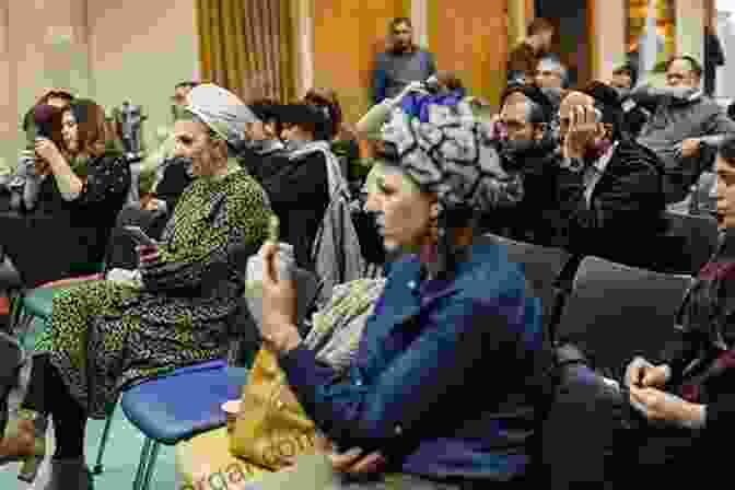 Eva Perón Speaking To A Group Of Jewish Women Populism And Ethnicity: Peronism And The Jews Of Argentina (McGill Queen S Iberian And Latin American Cultures 1)